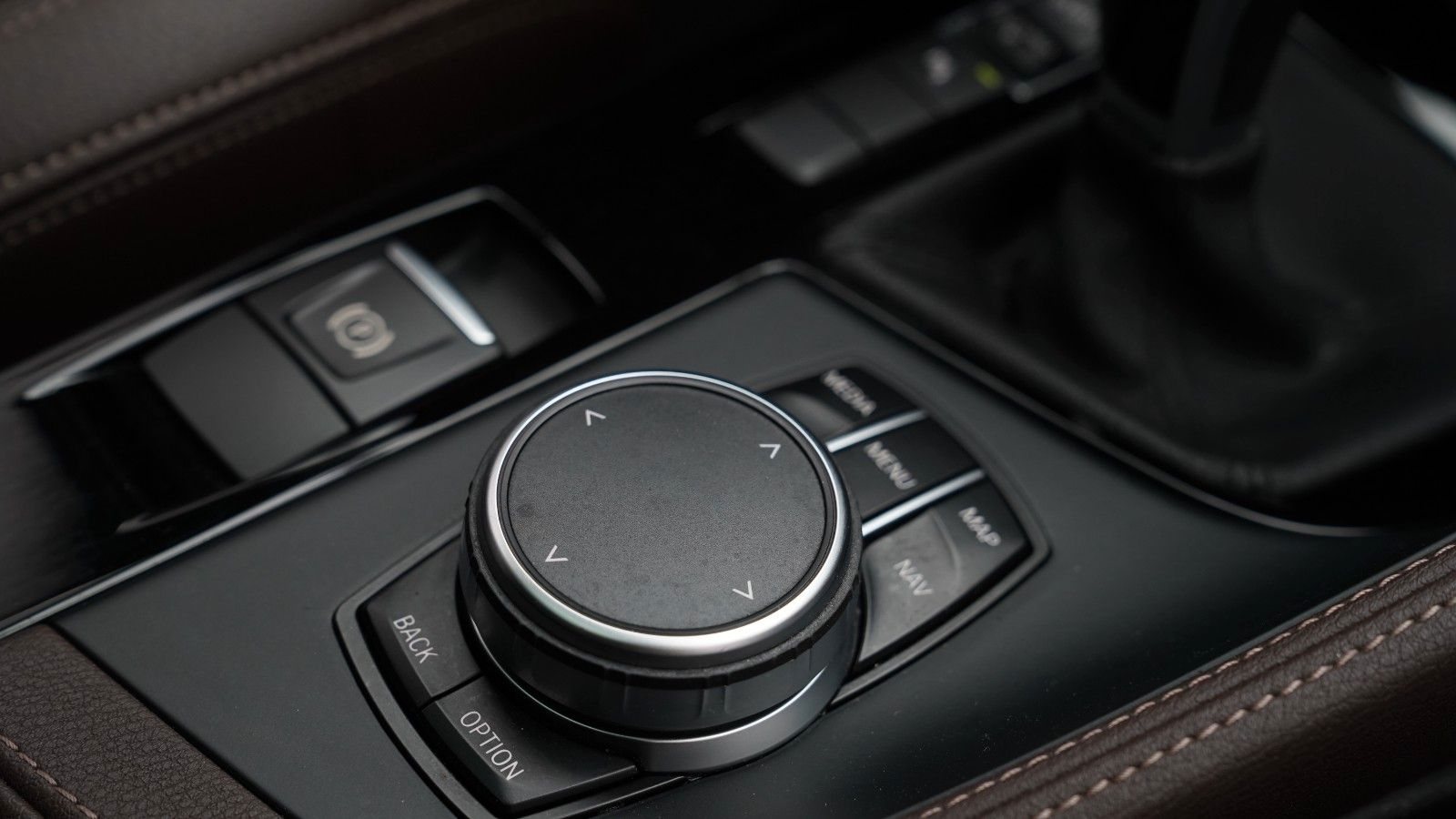BMW X1 sDrive 20i M Sport · HUD · PANO · KAMERA · H&K