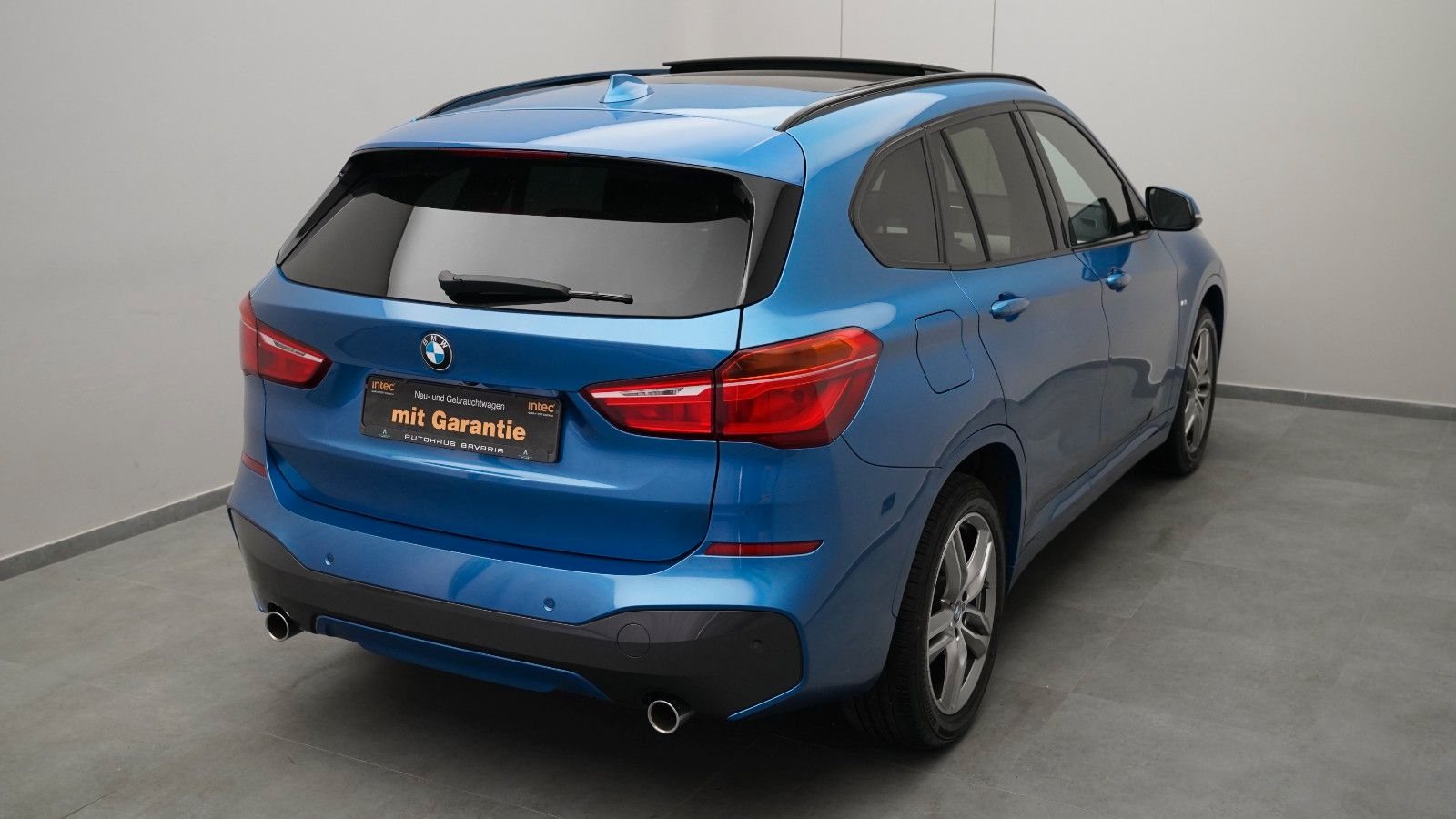 BMW X1 sDrive 20i M Sport · HUD · PANO · KAMERA · H&K
