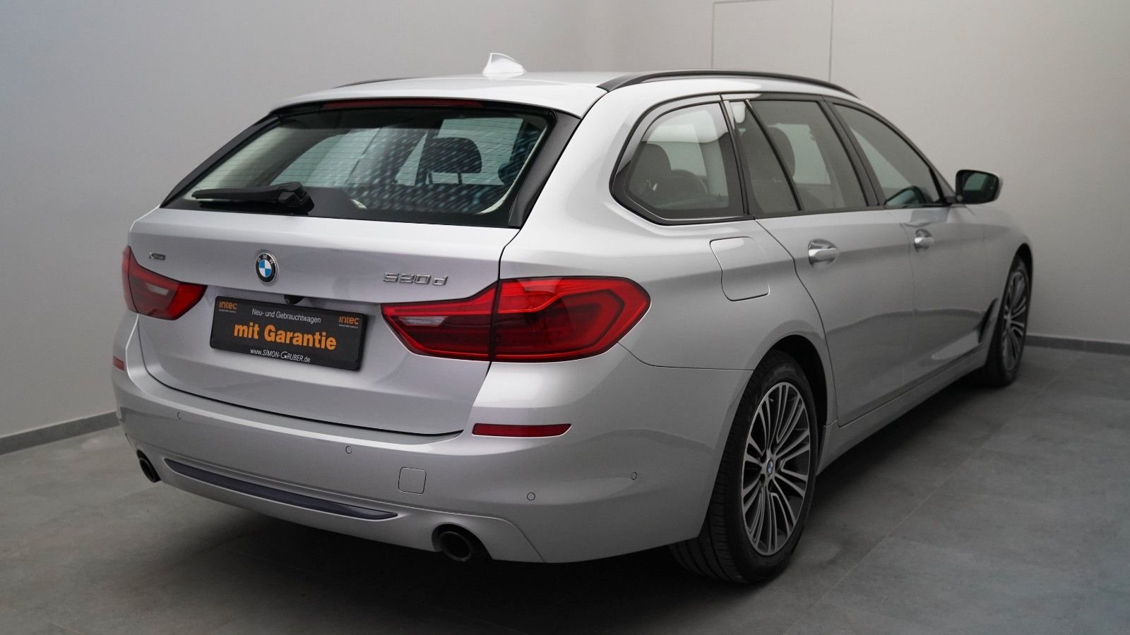 BMW 520d Touring xDrive Sport Line · AHK · KAMERA · LED
