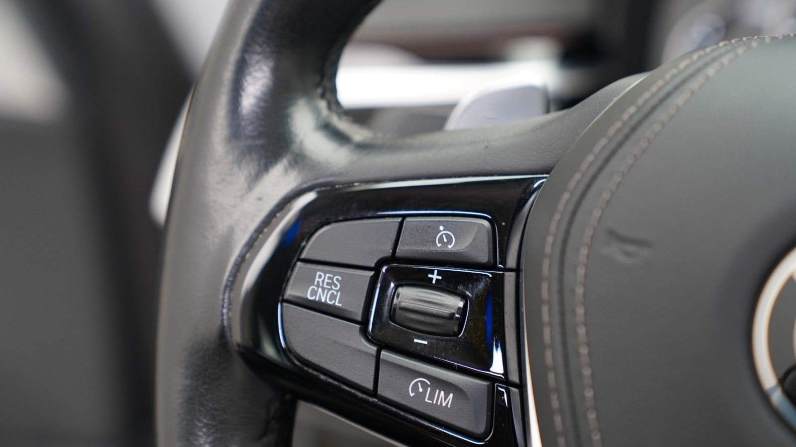 BMW 520d Touring xDrive Sport Line · AHK · KAMERA · LED