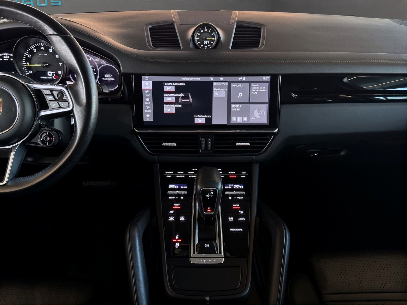 Porsche Cayenne Coupe · SPORT-CHRONO · PANO